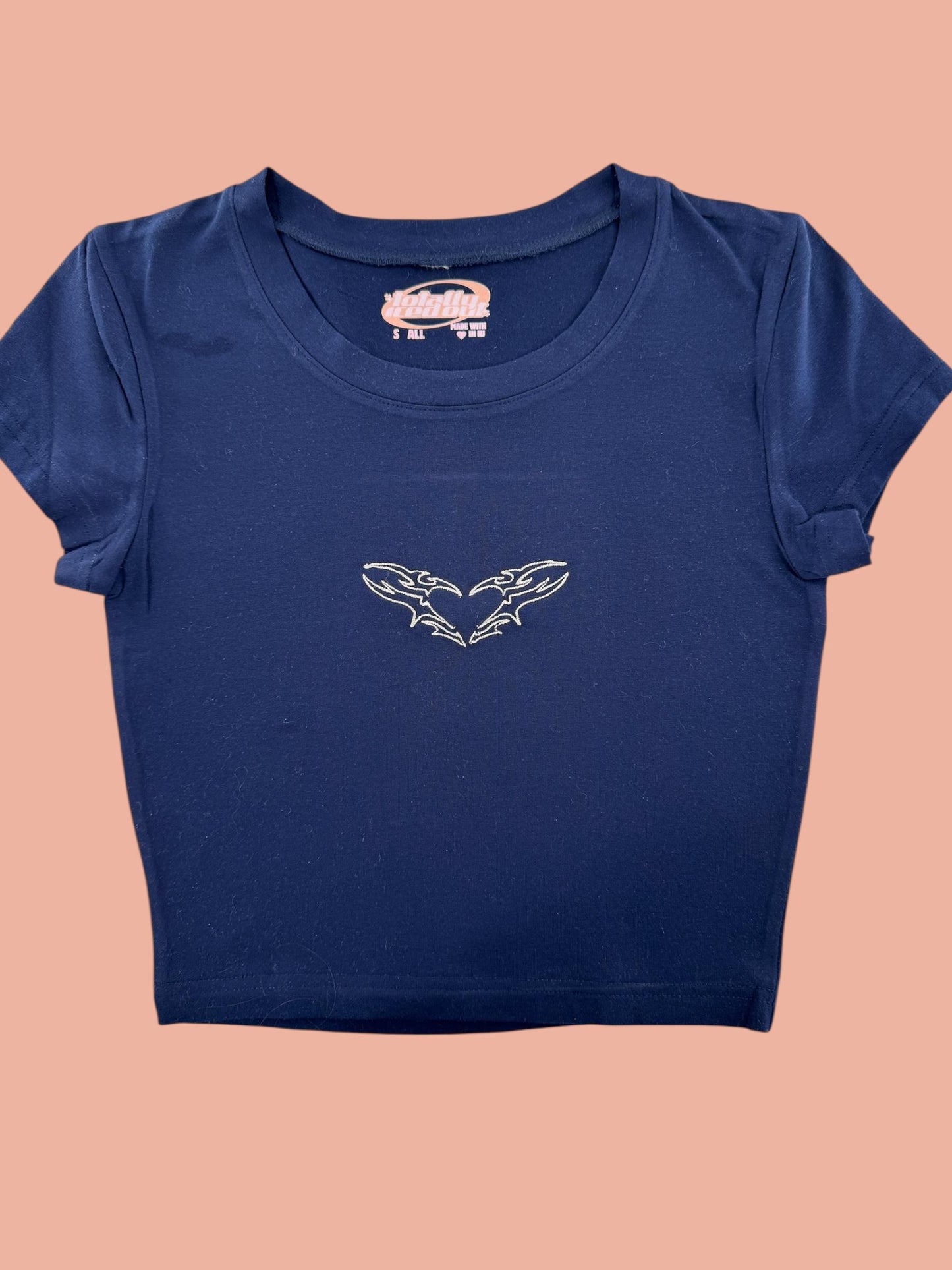 a t - shirt with an image of a pig on it