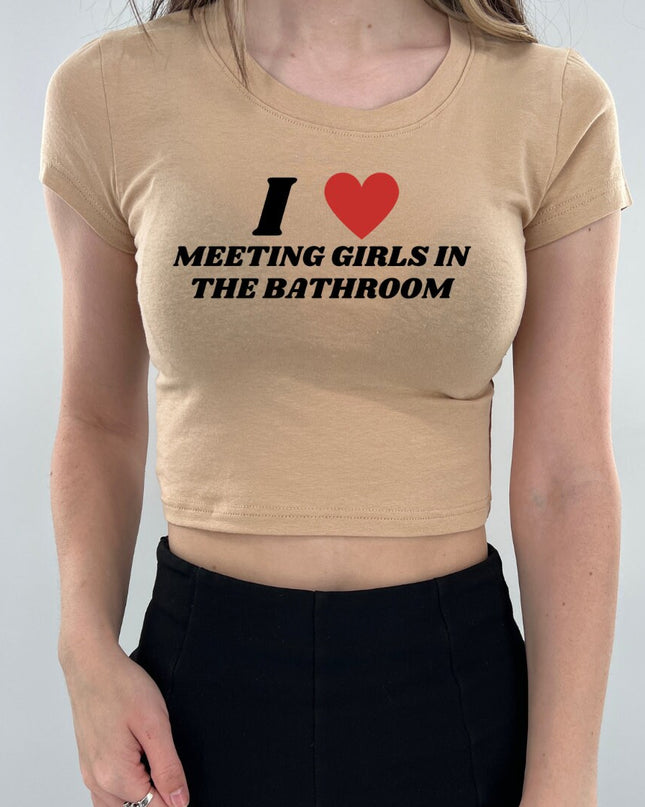 a woman wearing a t - shirt that says i love meeting girls in the bathroom